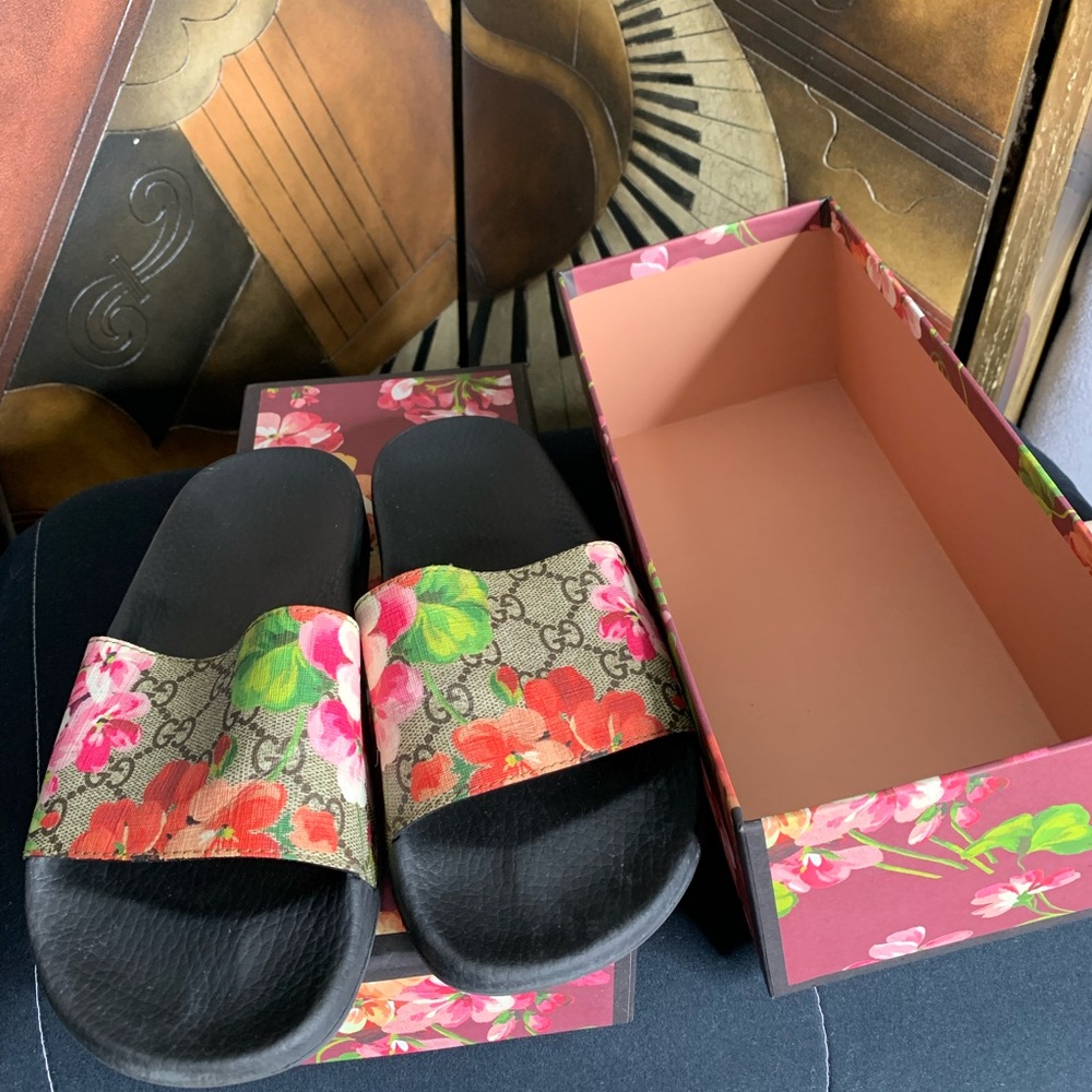 Gucci Flip flops